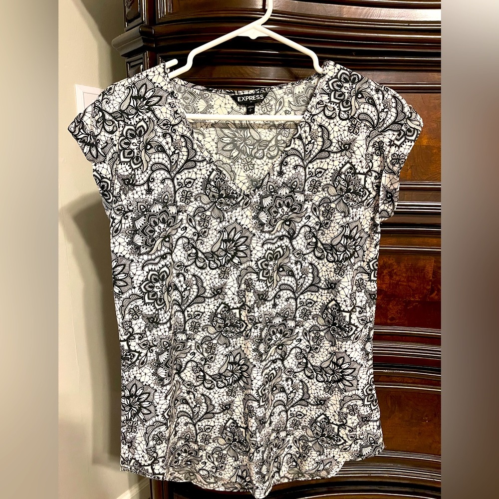 Express V-Neck Floral Top